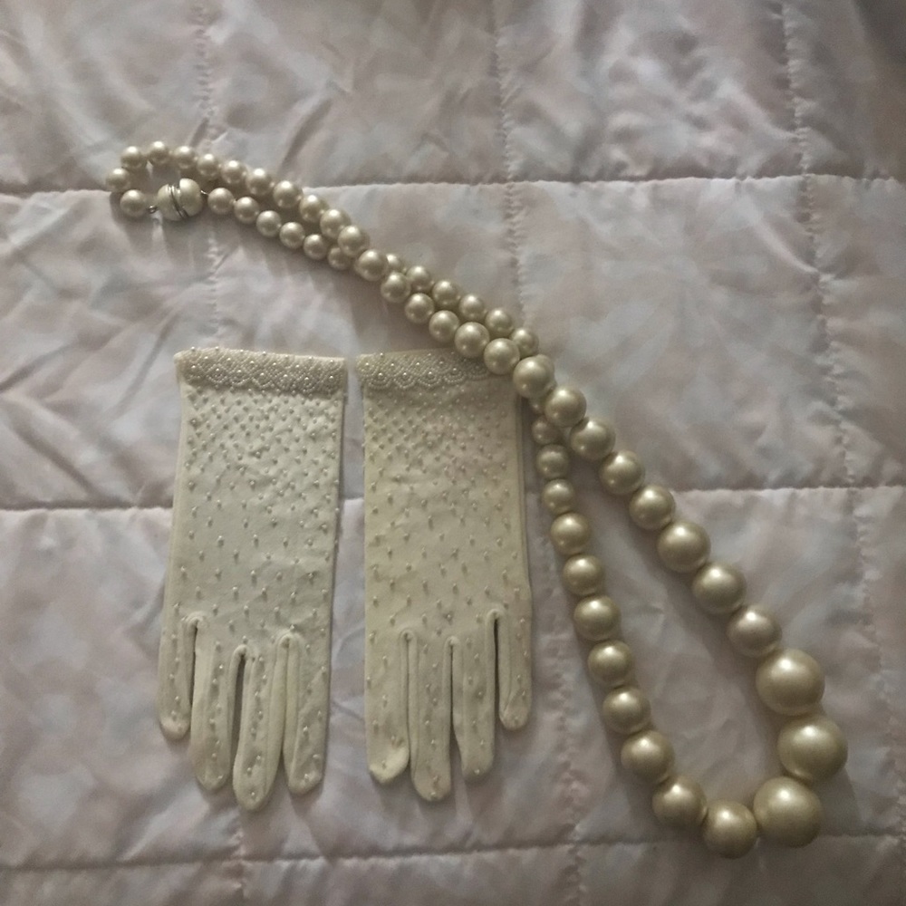 VINTAGE BEADED GLOVES